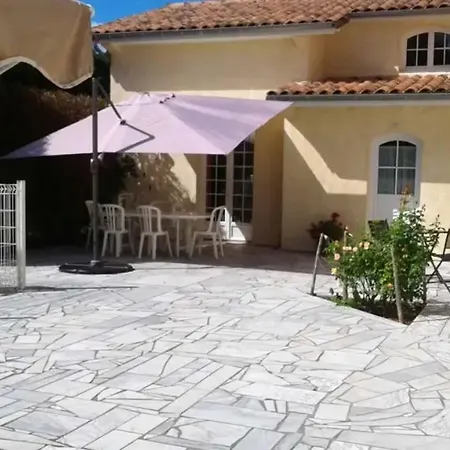 Otel Maison De 3 Avec Piscine Partagee Jardin Amenage Et Wifi A 3*
